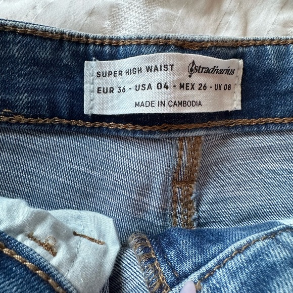 Stradivarius Super High Waist Ripped Jeans - Size 04 - Picture 4 of 4